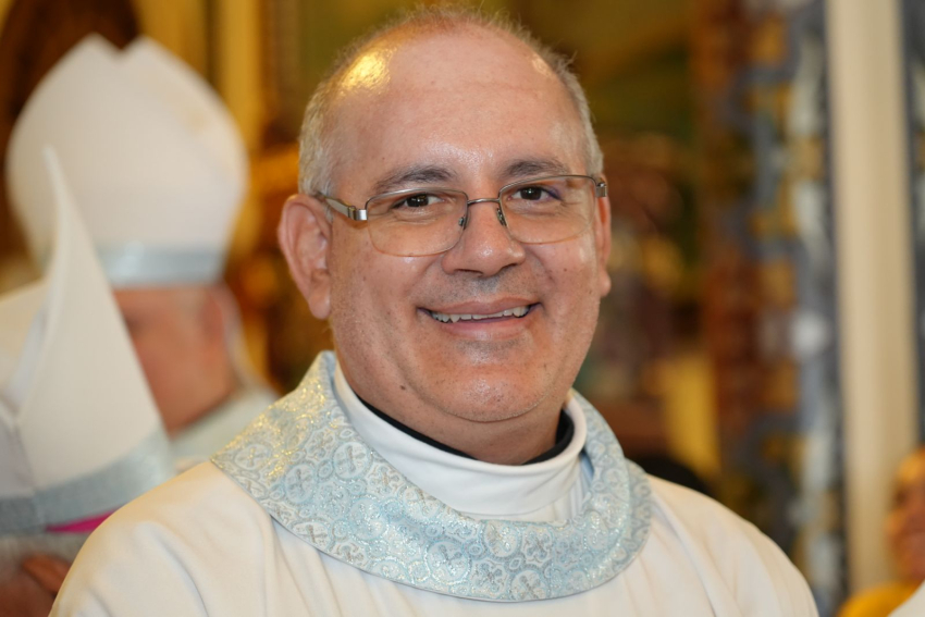 Esparza acoge la ordenación del nuevo obispo de Puntarenas