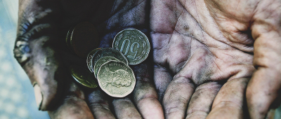 Bienaventurados los pobres. Ay de vosotros, los ricos.
