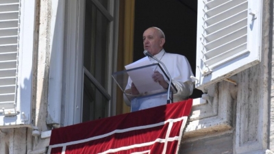 El Papa se dirigió a los fieles hoy en el balcón del Palacio Apostólico.