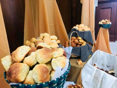 San Nicolás Tolentino reparte sus panes benditos en Taras