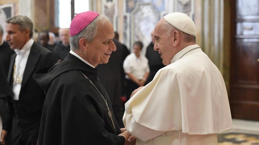 Monseñor Prevost y el Papa, en un encuentro reciente.