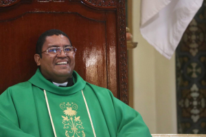 El padre Luis Gerardo Cascante: Un sacerdote de la bajura