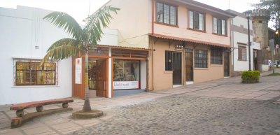 El Mercado y Museo se ubica en San José, 25 metros sur de la esquina sureste del Museo Nacional.