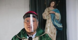 Arzobispo y líderes nacionales piden impuestos temporales a ingresos más altos para enfrentar crisis