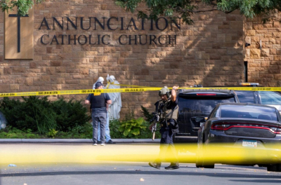 Tiroteo en iglesia de escuela católica en EEUU deja dos niños fallecidos