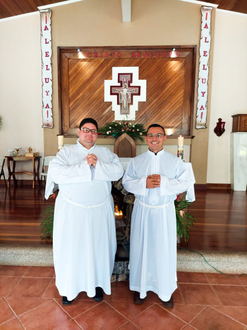 Marcelino (izquierda) y Santiago (derecha) serán los futuros diáconos de la Diócesis de San Isidro.