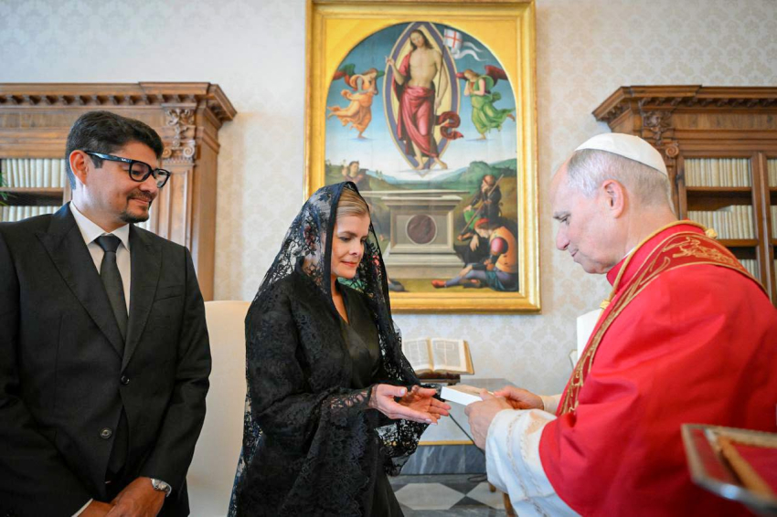 Presidenta invita al Papa a visitar nuestro país