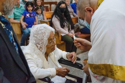 Recibió su Primera Comunión a los 94 años