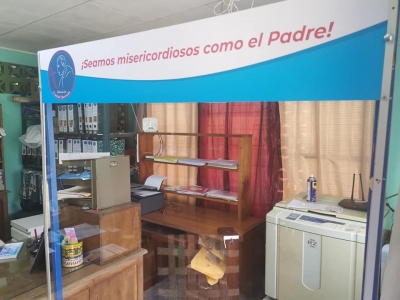 Confesiones se deben realizar a través de una mampara