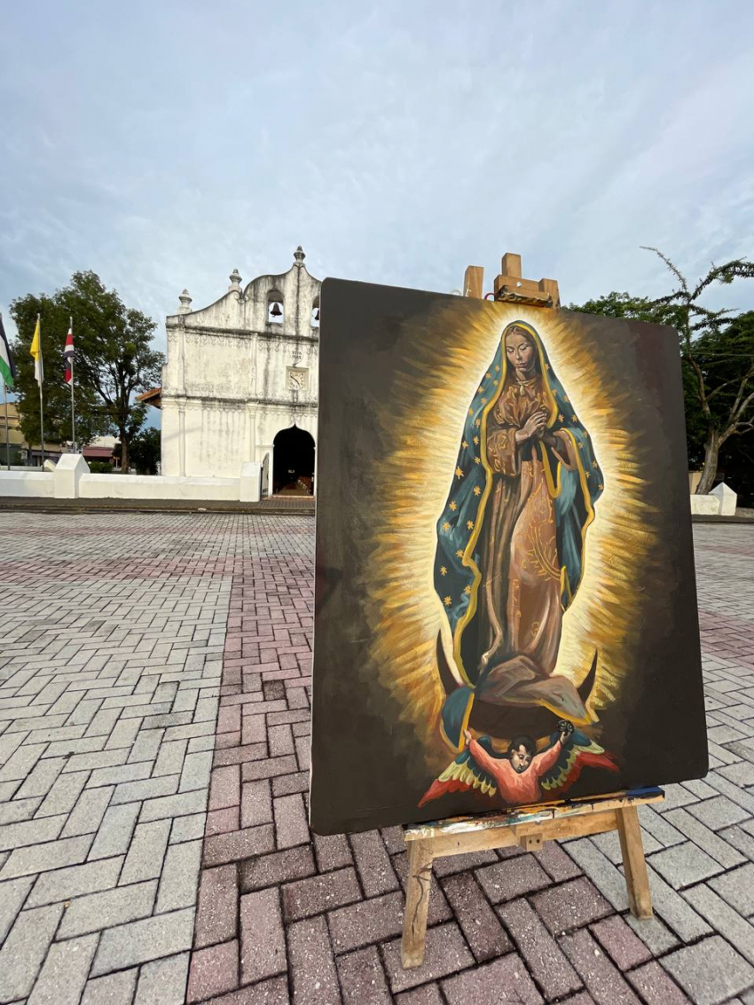 Artista pinta Virgen de Guadalupe con rasgos de cholita nicoyana