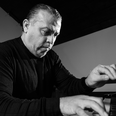 El maestro Villegas espera publicar próximamente un disco que incluya su Oratorio de Navidad