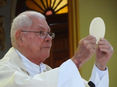 Monseñor Barquero fue un enamorado de la Santa Eucaristía.