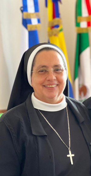 La Madre Elizabeth Bermúdez es oriunda de Calle Moras, en el distrito de Río Nuevo de Pérez Zeledón. 