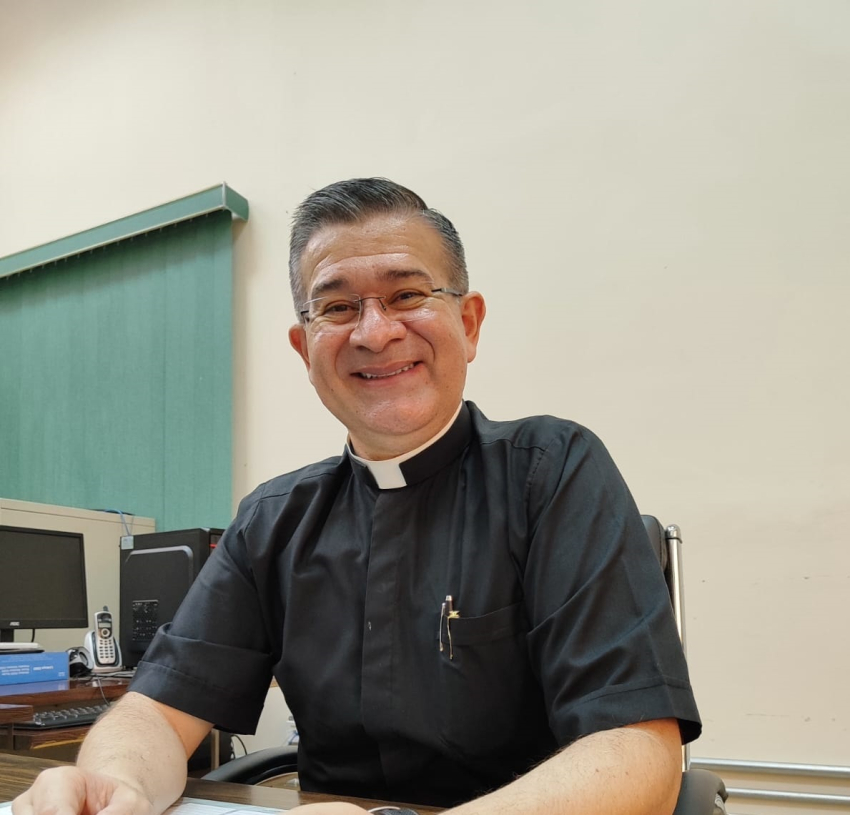 El Padre Carlos Arguedas fue ordenado el 1 de noviembre del 2003, es decir, este año cumple 20 años de ejercer el ministerio.