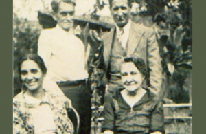 De izquierda a derecha, José Valerio Argüello y su yerno Albino Bolaños. Abajo su hija Raquel Valerio Rodríguez y su esposa Emilia Rodríguez Elizondo. Alrededor de 1910.