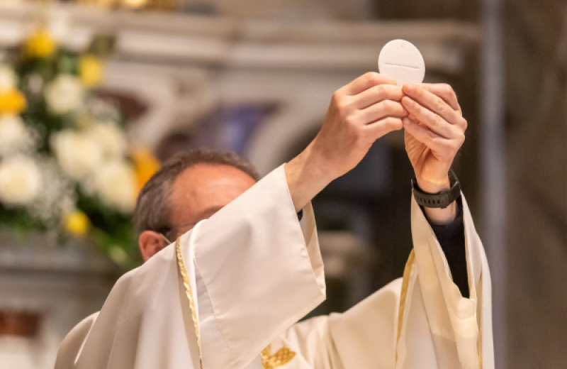 ¿Cuándo el pan y el vino se convierten en el Cuerpo y la Sangre de Cristo?