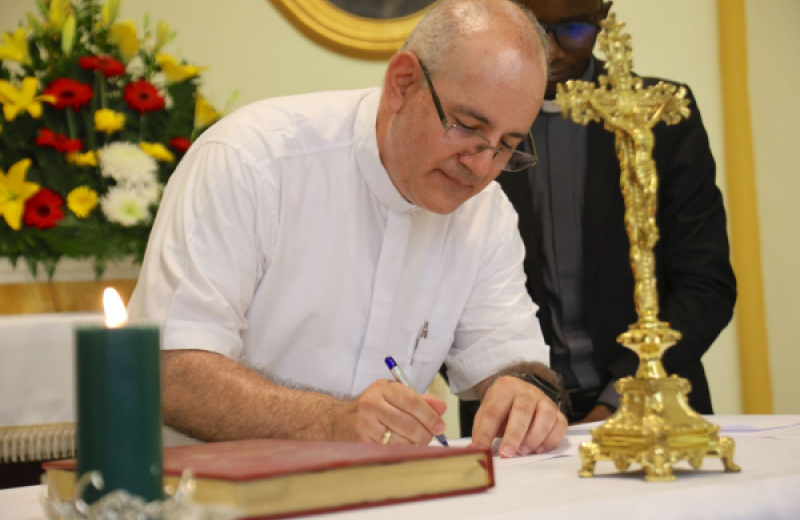 Profesión de fe y juramento de fidelidad del nuevo obispo de Puntarenas