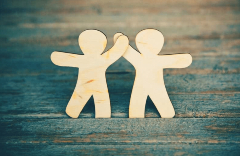 Un amigo verdadero es luz en los días más oscuros