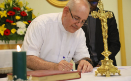 Profesión de fe y juramento de fidelidad del nuevo obispo de Puntarenas